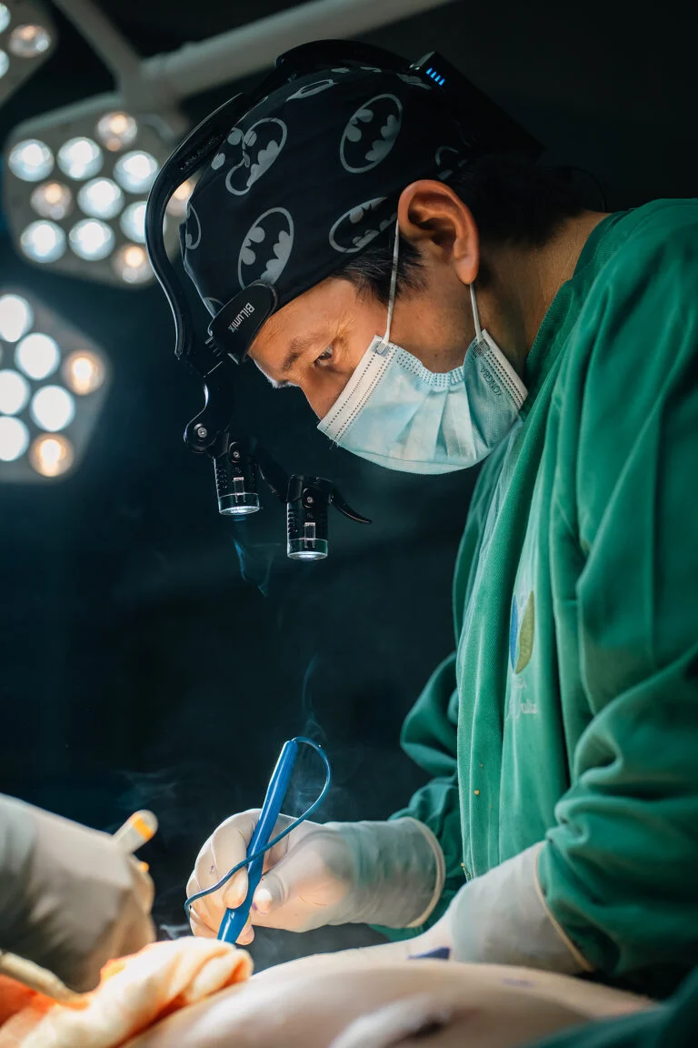 Dr. Alex Cervera cirujano plastico en San Isidro Lima